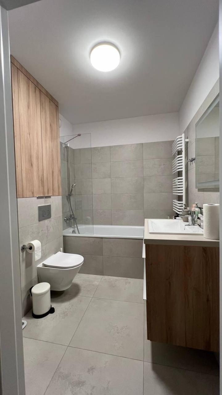 Chopin Airport Apartments ワルシャワ エクステリア 写真