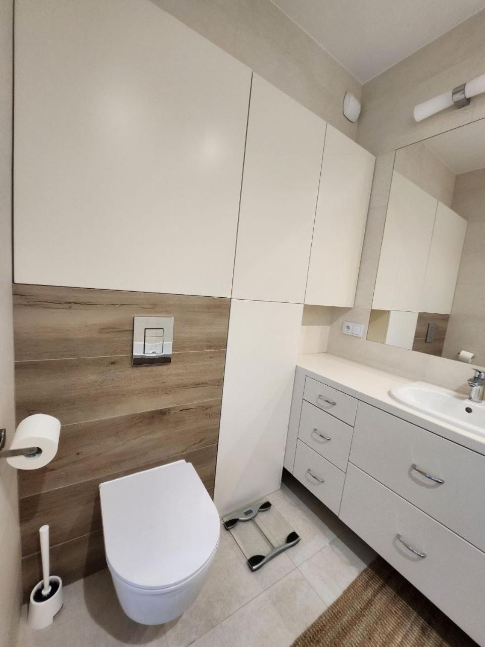 Chopin Airport Apartments ワルシャワ エクステリア 写真