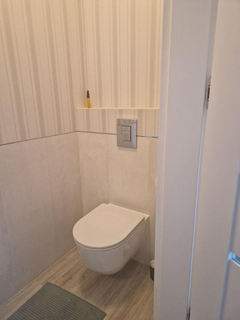 Chopin Airport Apartments ワルシャワ エクステリア 写真